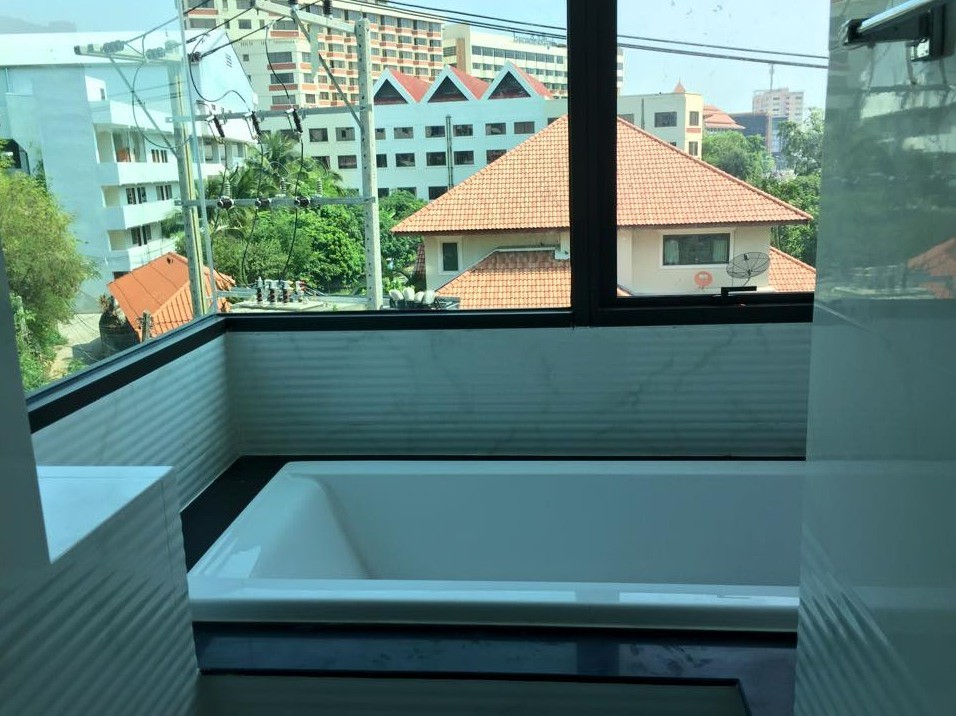 Stylish Condo - Image 14