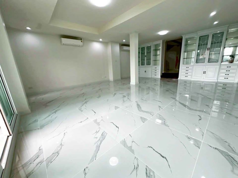 4 Bedroom Townhouse For Sale in Chong Nonsi, Yan Nawa, Bangkok - Image 19