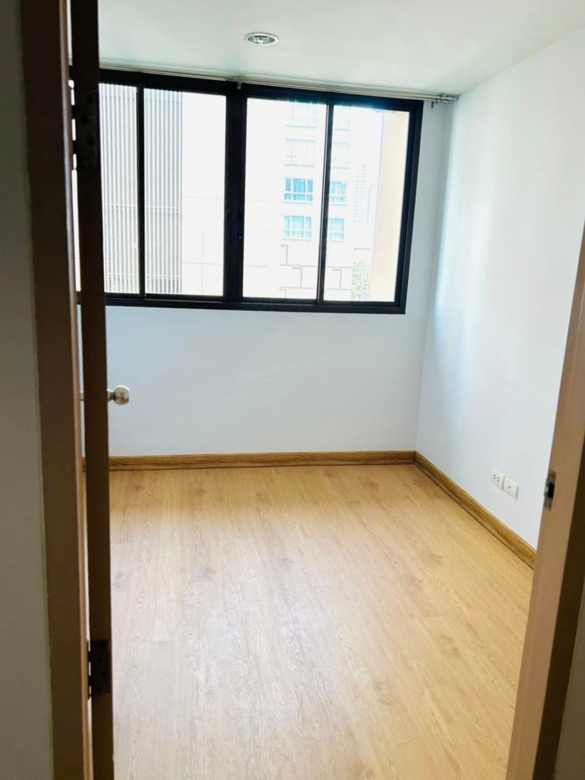 2 Bedroom Condo For Sale in Khlong Ton Sai, Khlong San, Bangkok - Image 3