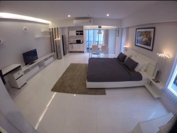 1 Bedroom Condo For Sale in Thung Wat Don, Sathon, Bangkok - Image 1