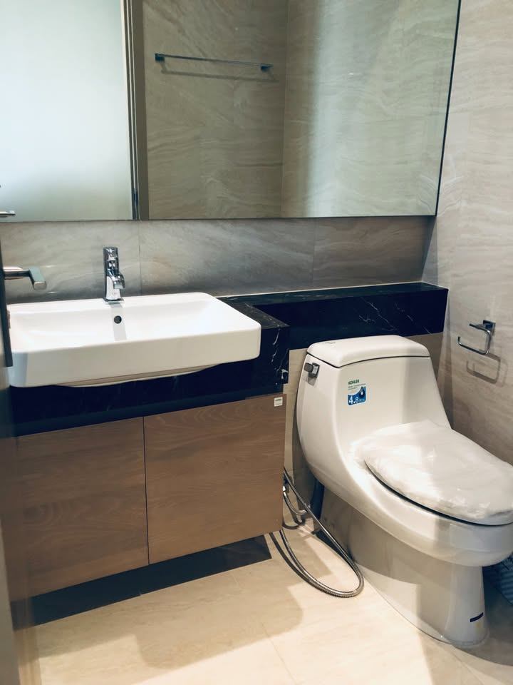 Ashton Silom - Image 5