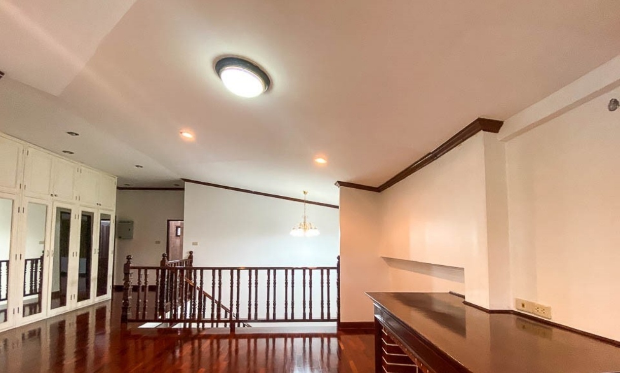 5 Bedroom House For Sale in San Phisuea, Mueang Chiang Mai, Chiang Mai - Image 15