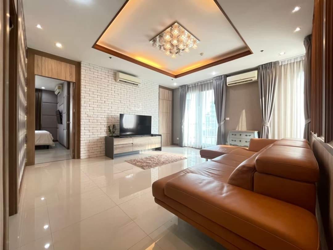 Villa Asoke Condominium - Image 2
