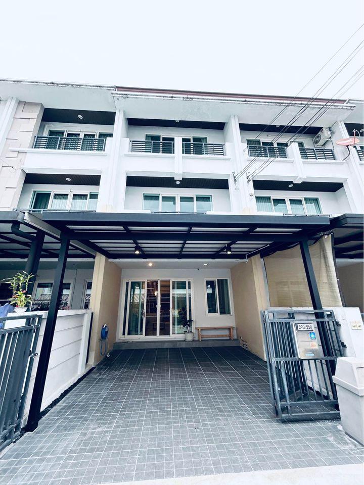 3 Bedroom Townhouse For Rent in Wang Thonglang, Wang Thonglang, Bangkok - Image 1