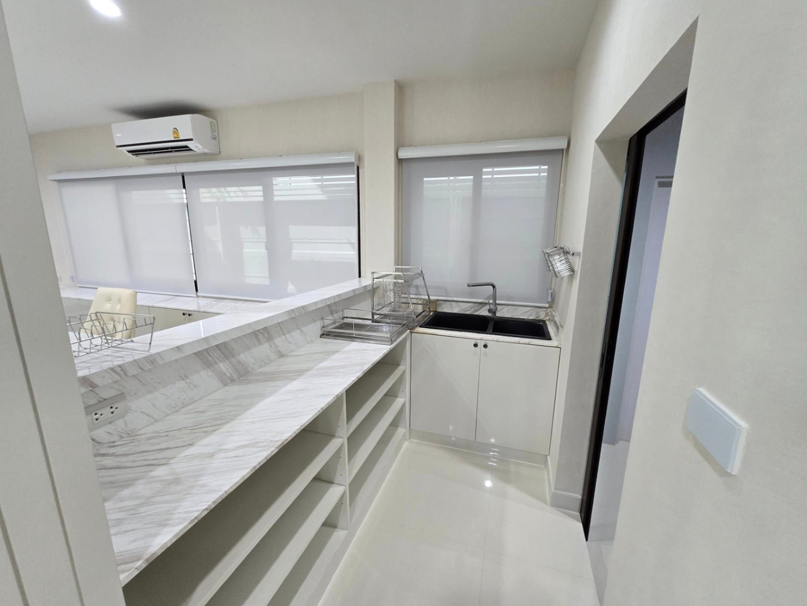 4 Bedroom House For Sale in Saphan Sung, Saphan Sung, Bangkok - Image 5