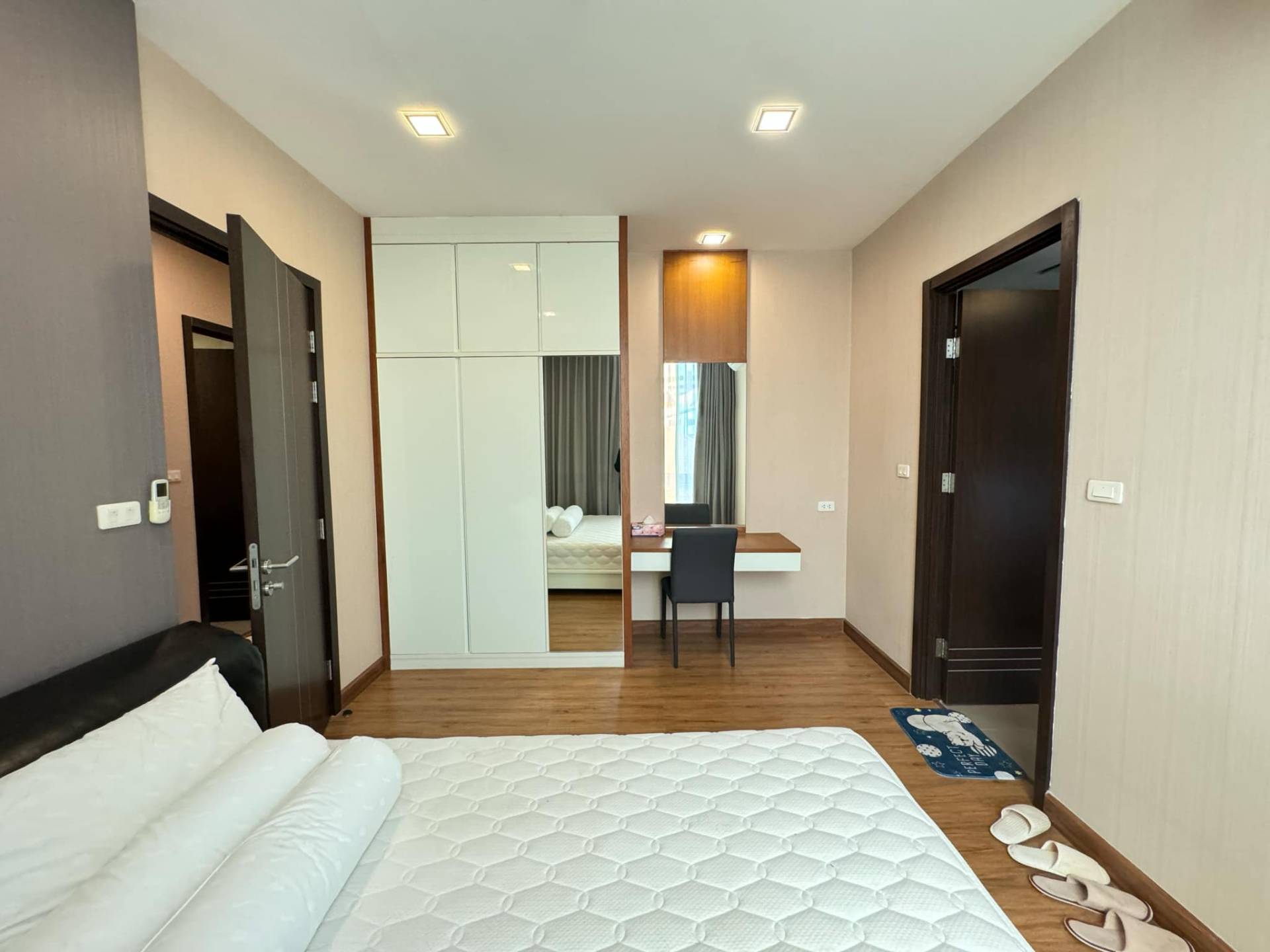 Stylish Condo - Image 4