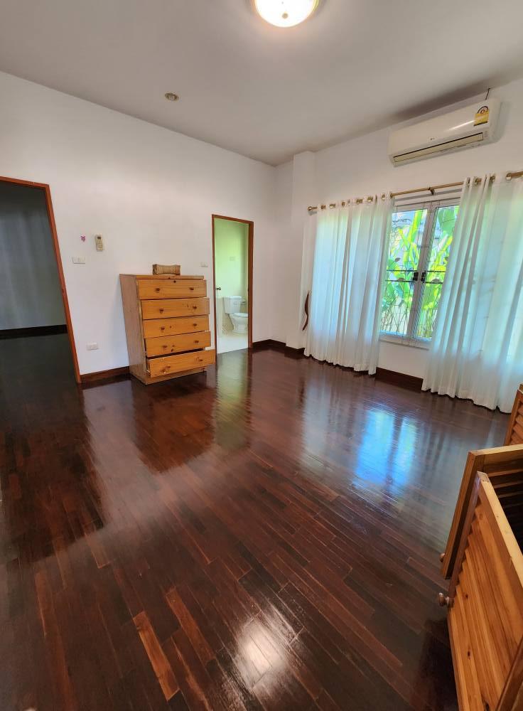 5 卧室 独立房屋 出租 在  - Image 14