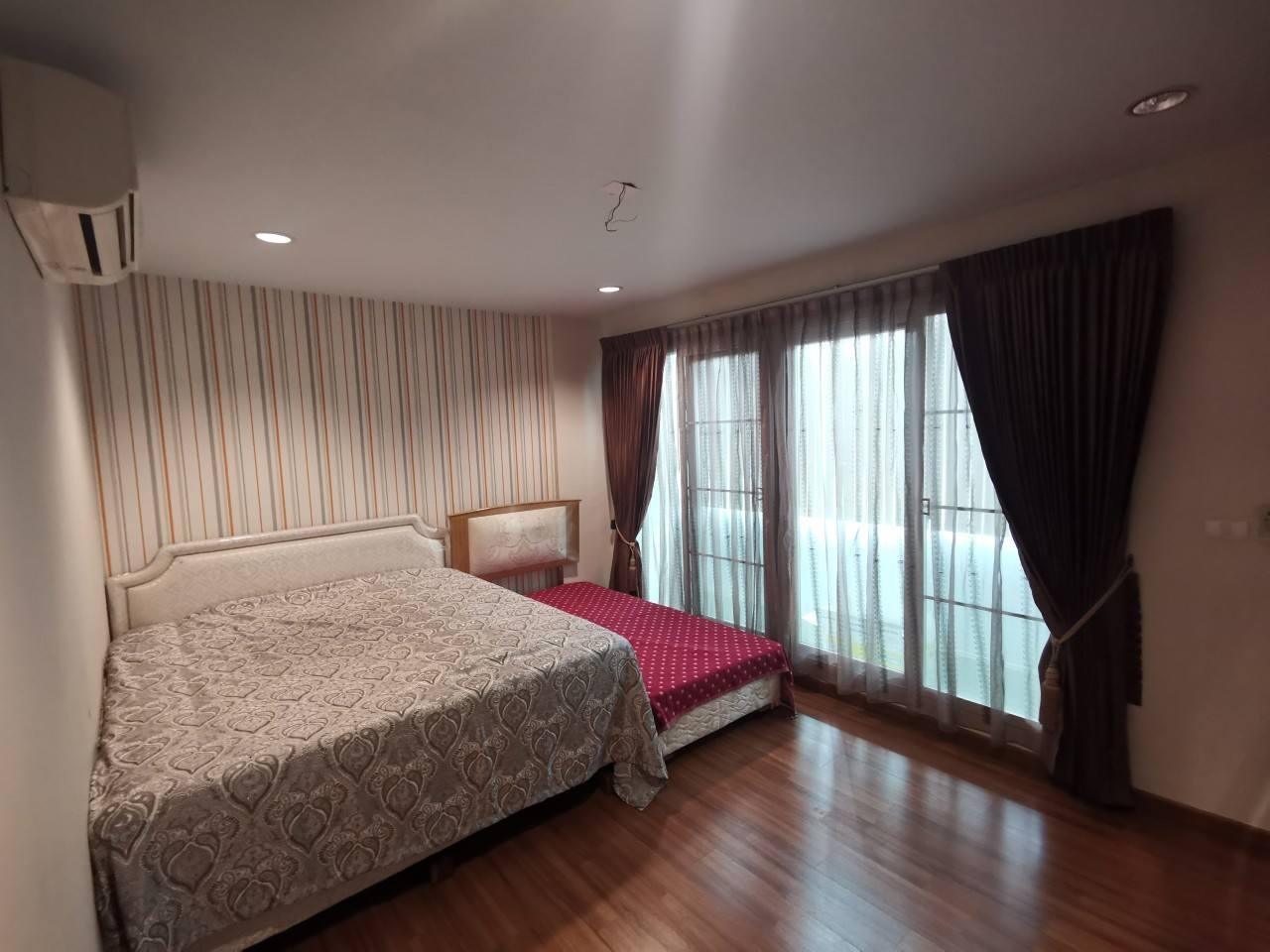 3 Bedroom Townhouse For Sale in Chong Nonsi, Yan Nawa, Bangkok - Image 11