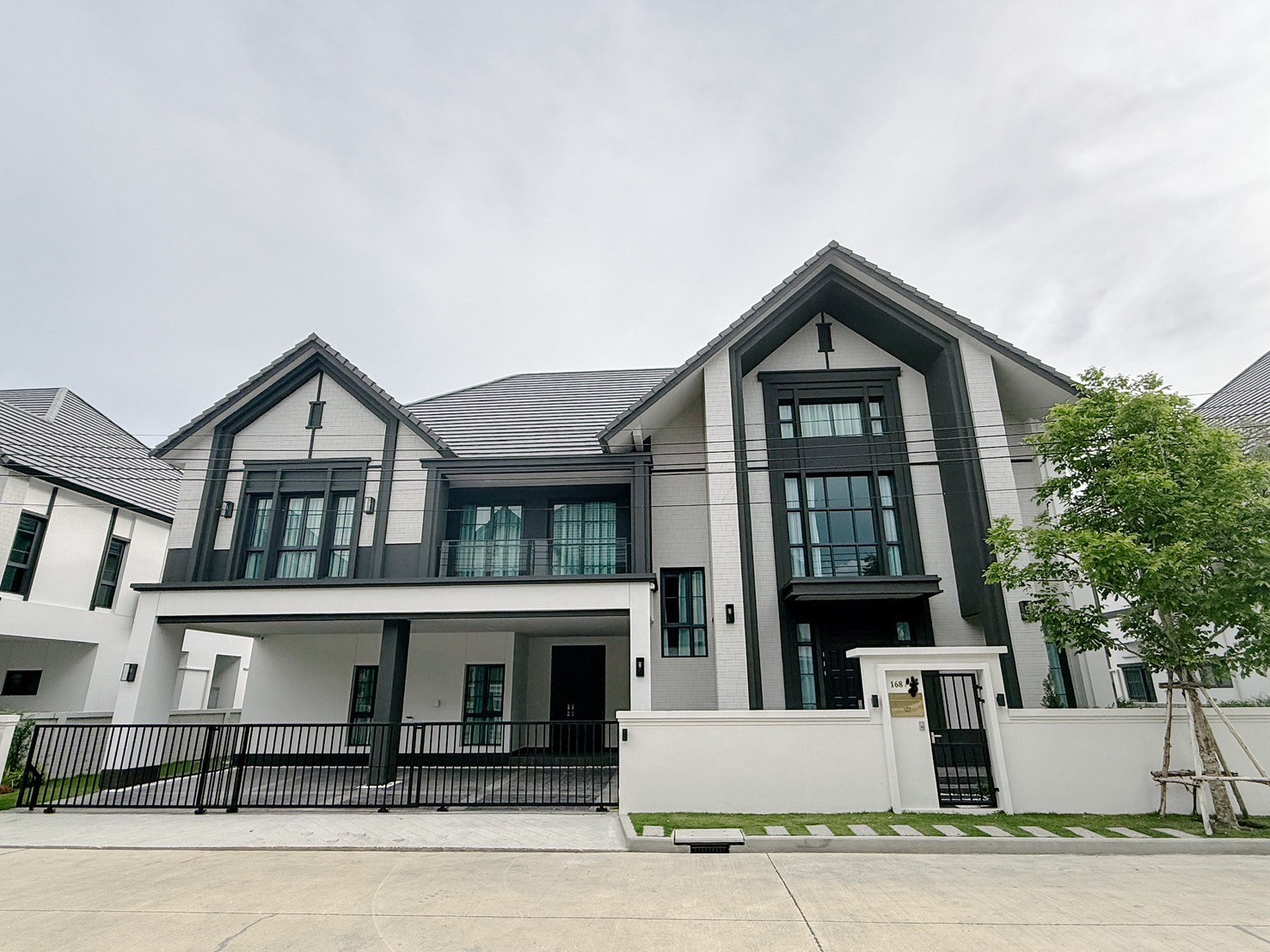 5 Bedroom House For Sale in Bang Phli Yai, Bang Phli, Samut Prakan - Image 1