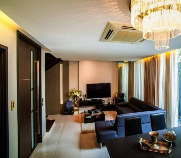 4 Bedroom Townhouse For Rent in Phra Khanong Nuea, Vadhana, Bangkok - Image 1