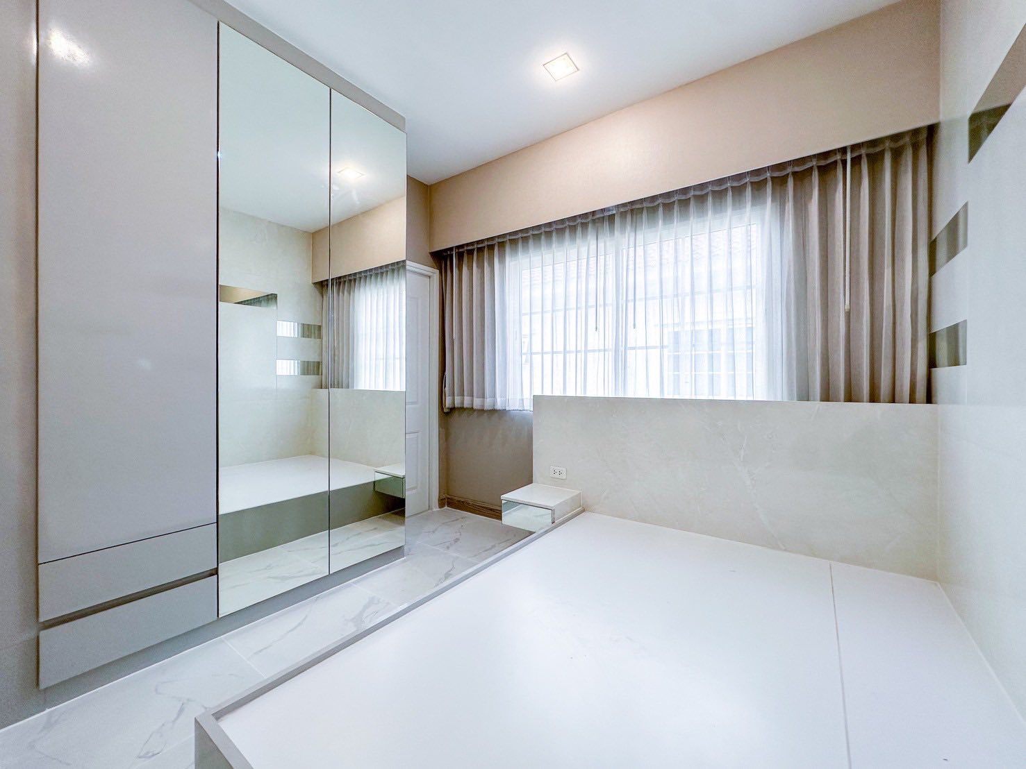 4 Bedroom House For Sale in Bang Khun Thian, Chom Thong, Bangkok - Image 18