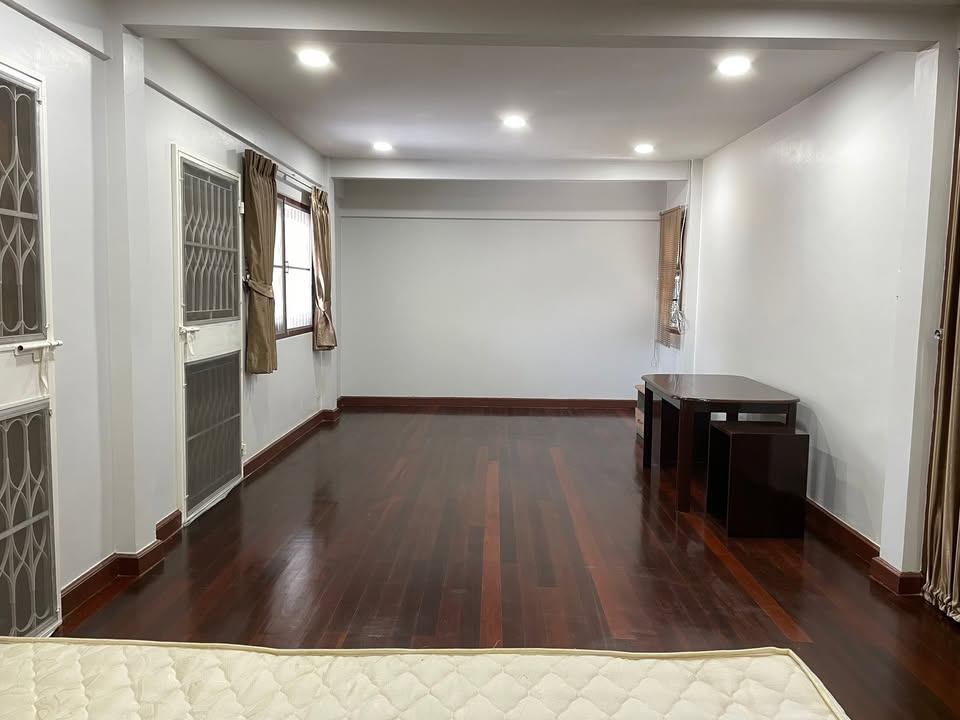 Mueang Thong 2 Phase 3 Village - Image 12