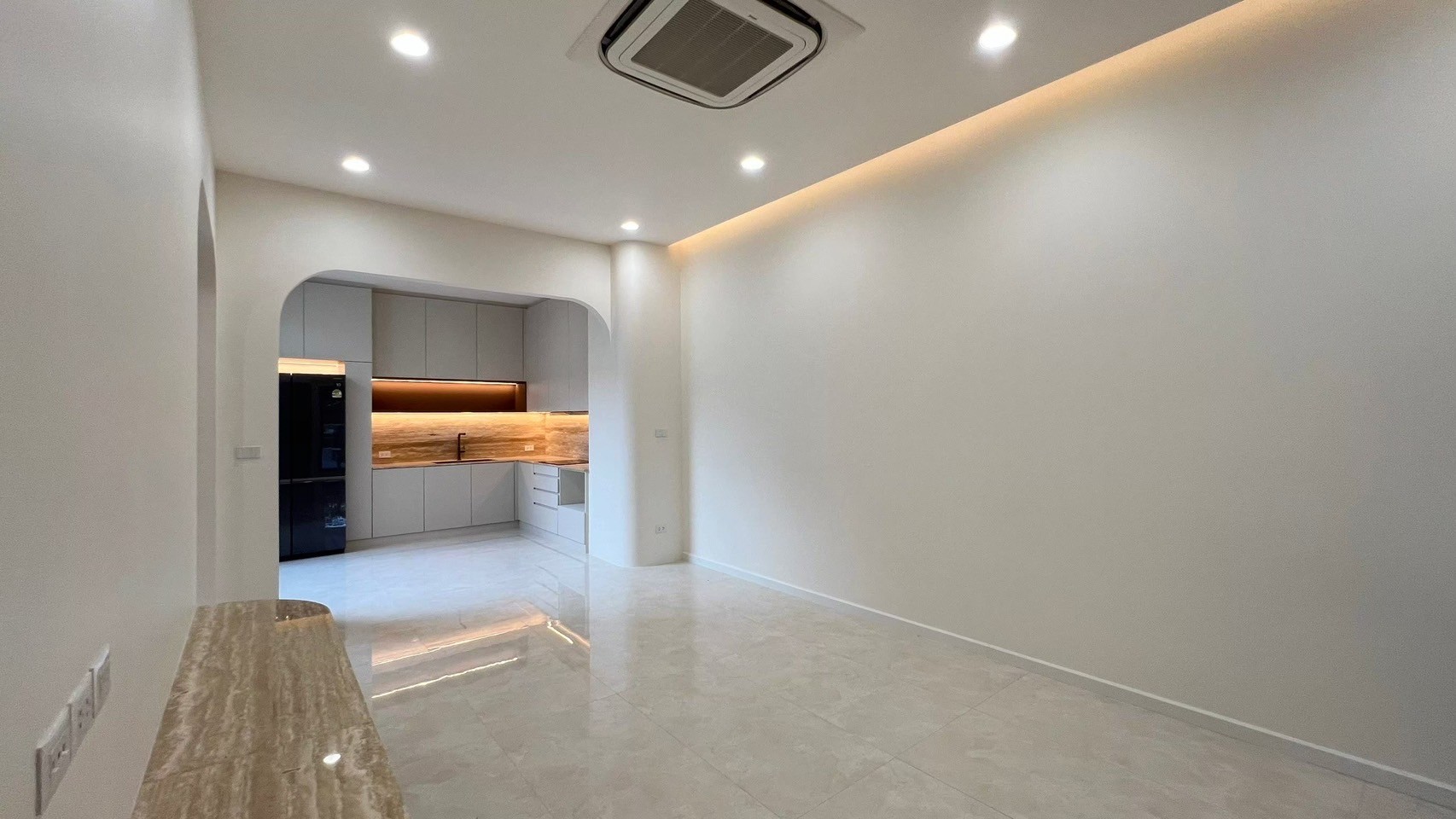 3 Bedroom Townhouse For Sale in Bang Phongphang, Yan Nawa, Bangkok - Image 3
