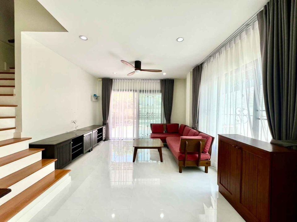 3 Bedroom Townhouse  in Hua Mak, Bang Kapi, Bangkok - Image 2