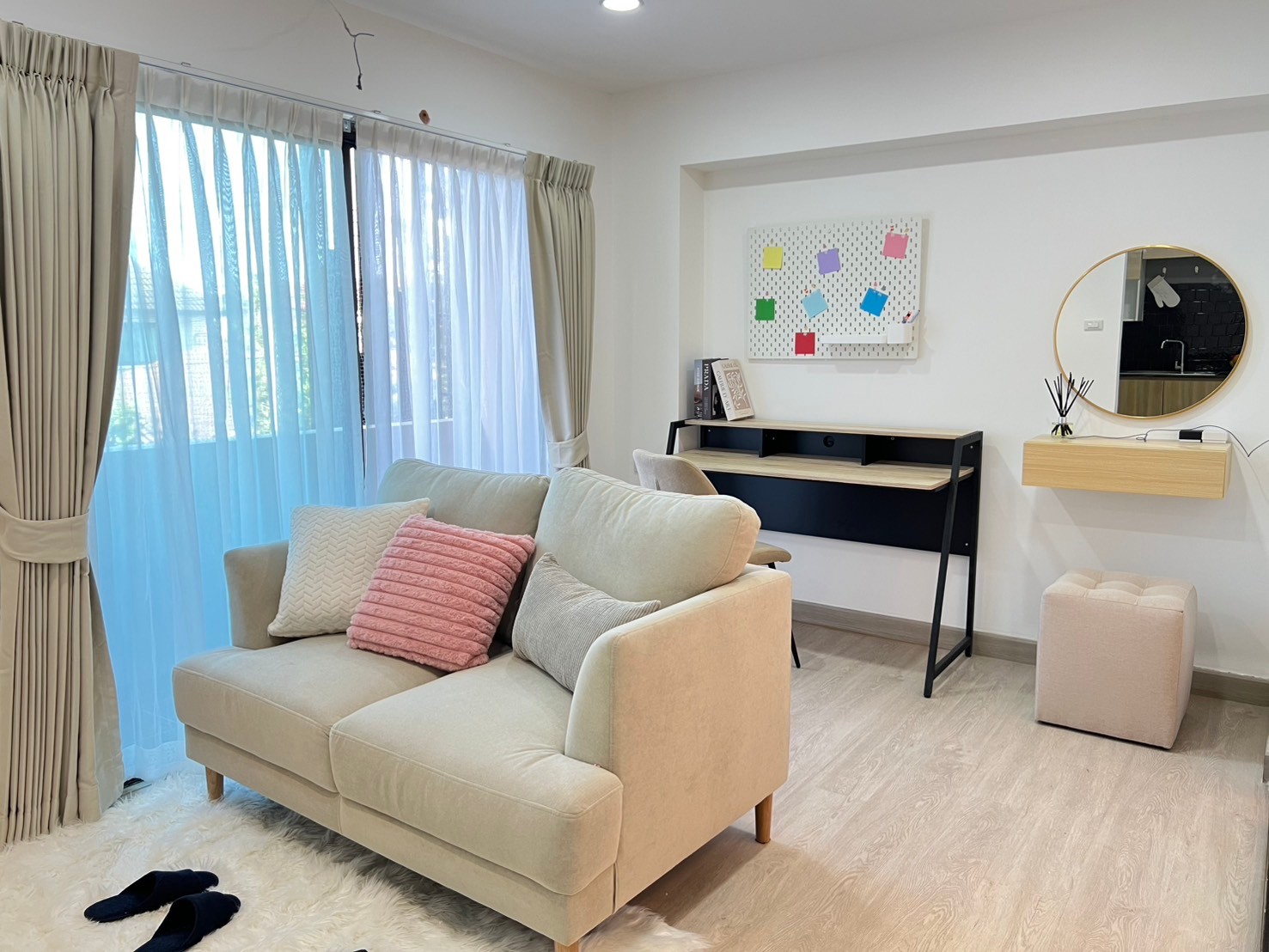 Airport Home Condo - Image 1