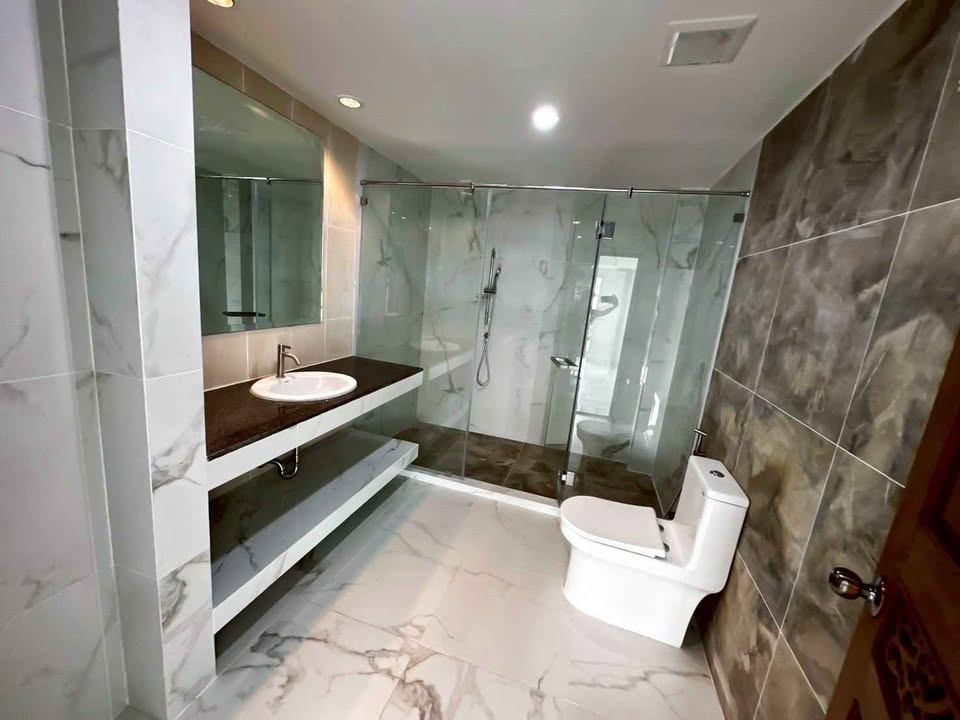 4 Bedroom Townhouse For Sale in Chong Nonsi, Yan Nawa, Bangkok - Image 7