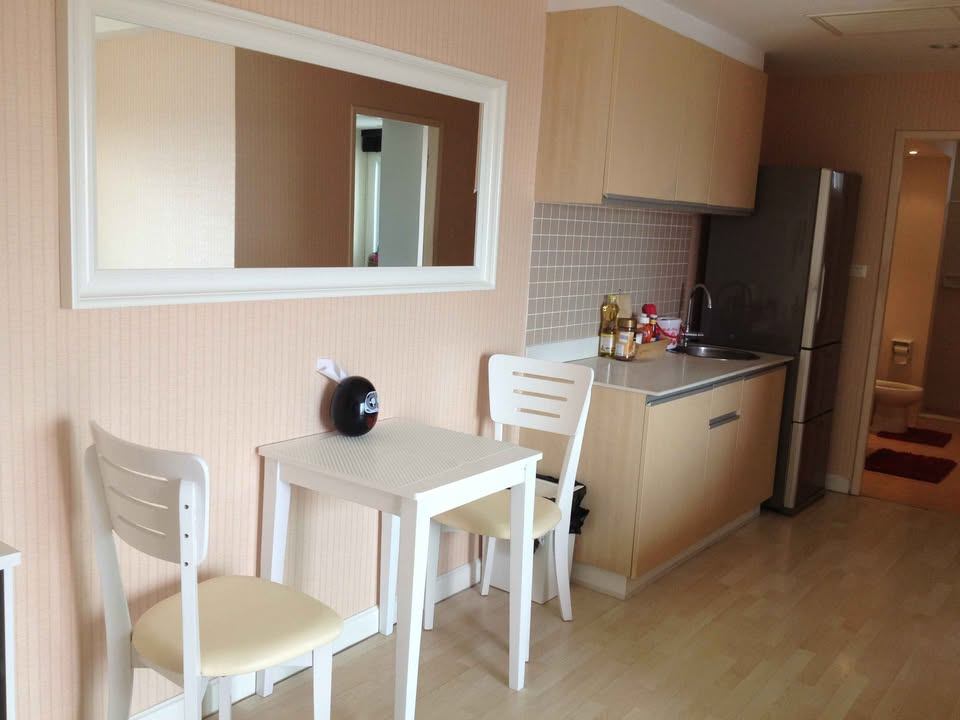 1 Bedroom Condo For Sale in Sam Sen Nok, Huai Khwang, Bangkok - Image 2
