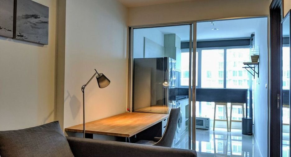 1 Bedroom Condo For Sale in Thung Mahamek, Sathon, Bangkok - Image 2