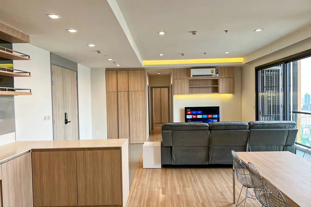 3 Bedroom Condo For Sale in Chomphon, Chatuchak, Bangkok - Image 2