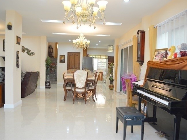 6 Bedroom House For Sale in Nong Han, San Sai, Chiang Mai - Image 1