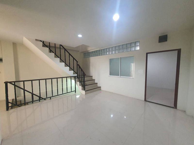  Retail Space For Sale in Bang Phongphang, Yan Nawa, Bangkok - Image 6