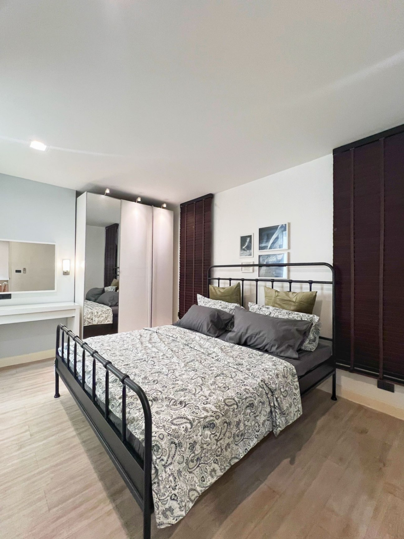 Premier Condominium - Image 13