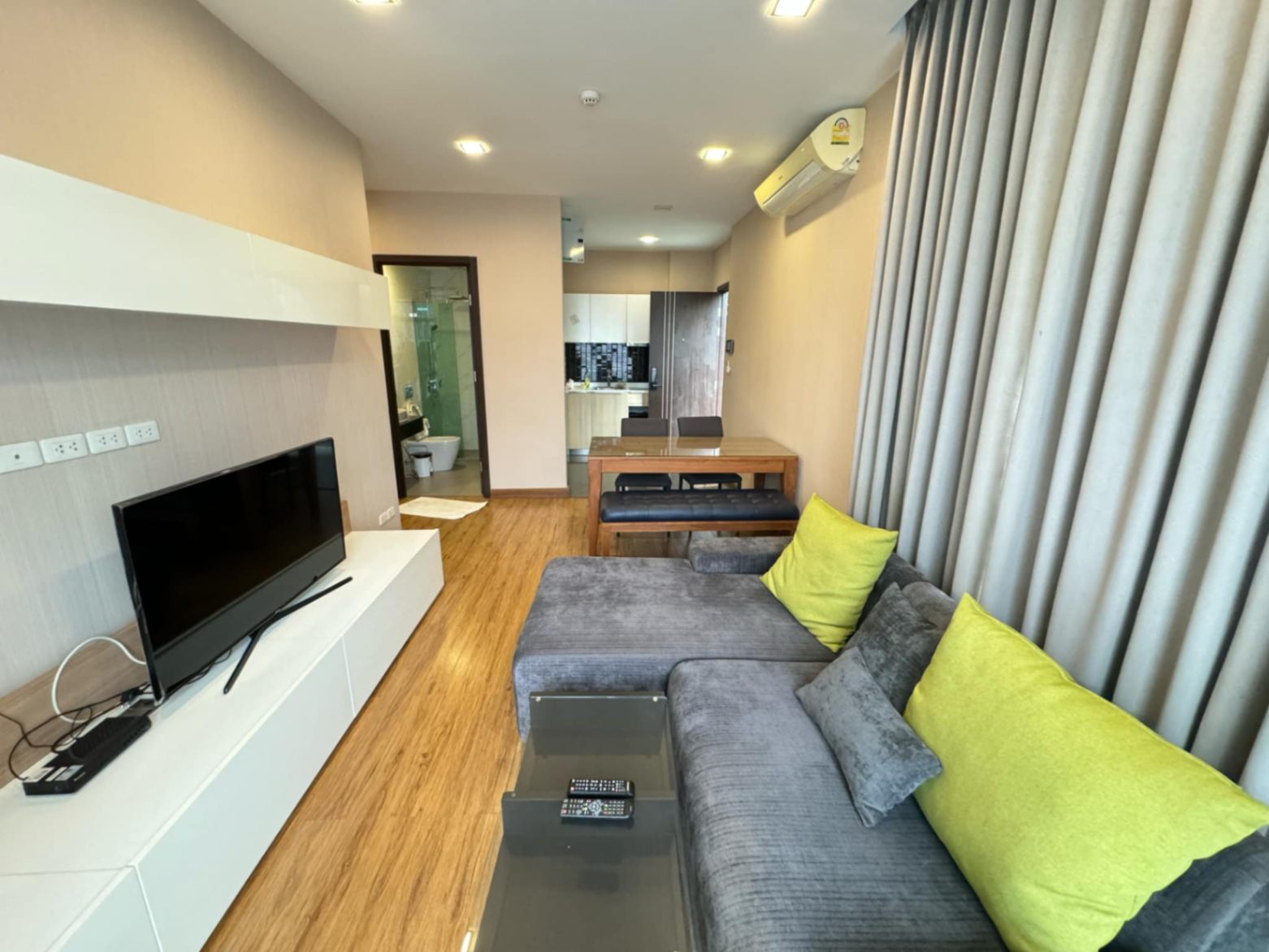 Stylish Condo - Image 15