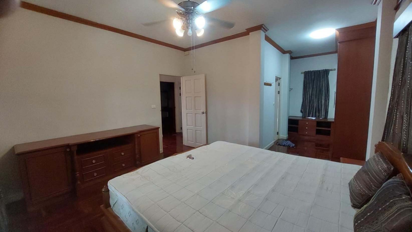 Home in Park - Image 6