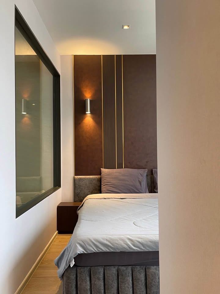 Ashton Silom - Image 25