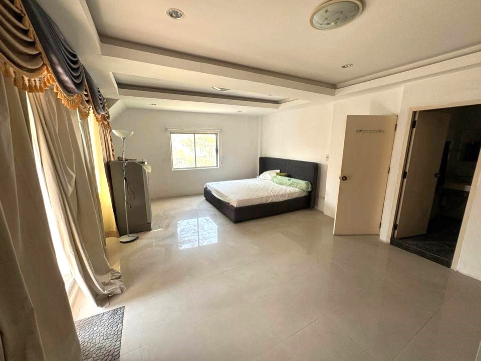 5 ห้องนอน ทาวน์เฮาส์ สำหรับขาย ใน สีลม, บางรัก, กรุงเทพมหานคร - Image 2