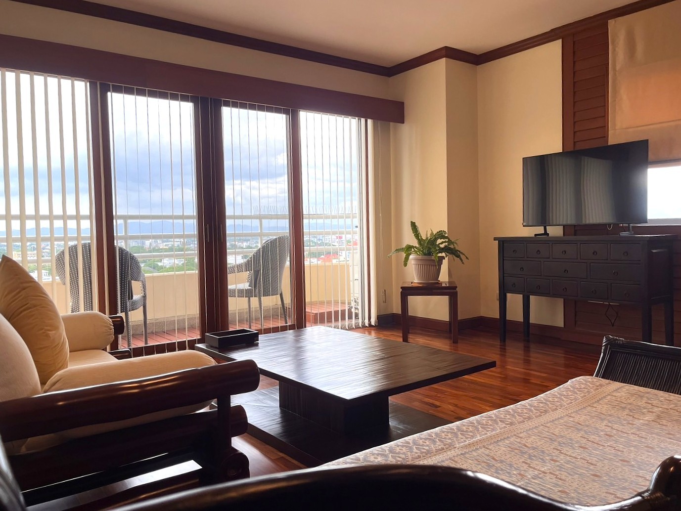 Floral Condo - Image 2