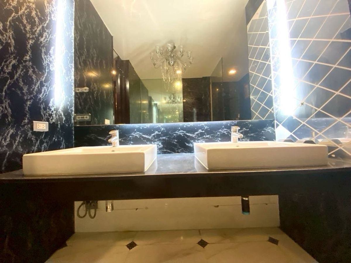 5 Bedroom Townhouse For Sale in Chong Nonsi, Yan Nawa, Bangkok - Image 16