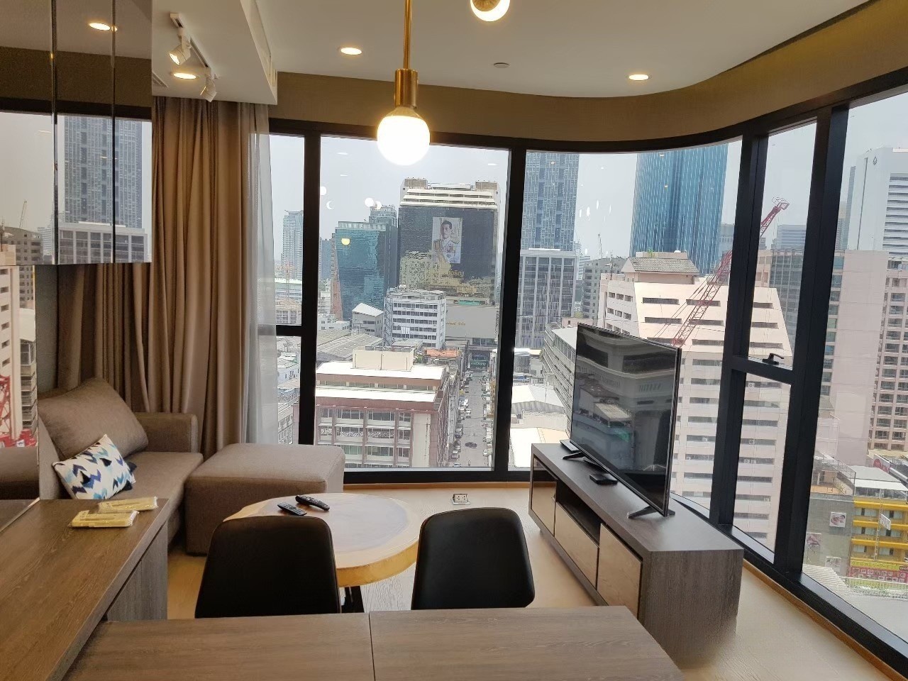Ashton Chula-Silom - Image 1