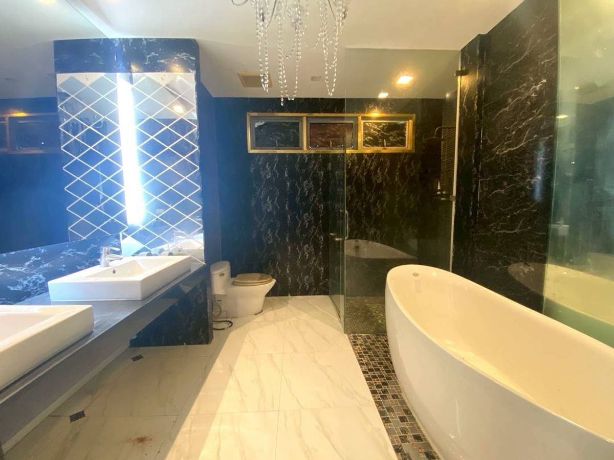 5 Bedroom Townhouse For Sale in Chong Nonsi, Yan Nawa, Bangkok - Image 12