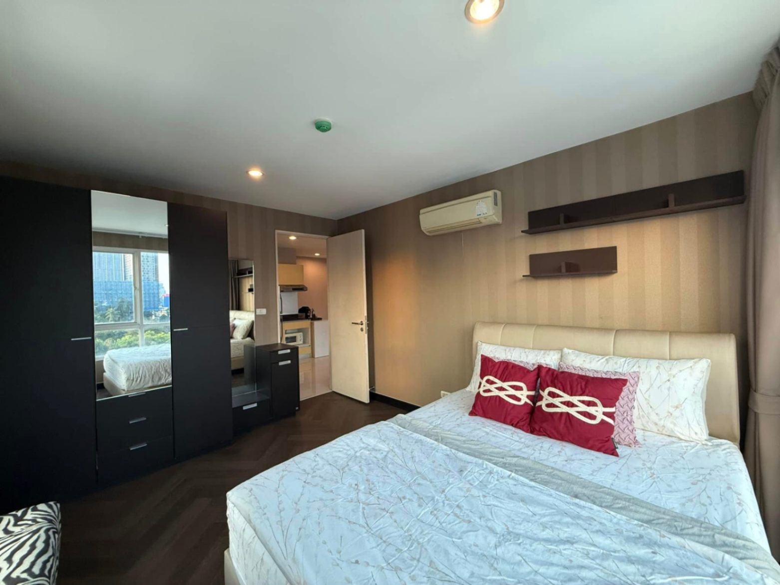 VOQUE Condo Sukhumvit 16 - Image 13