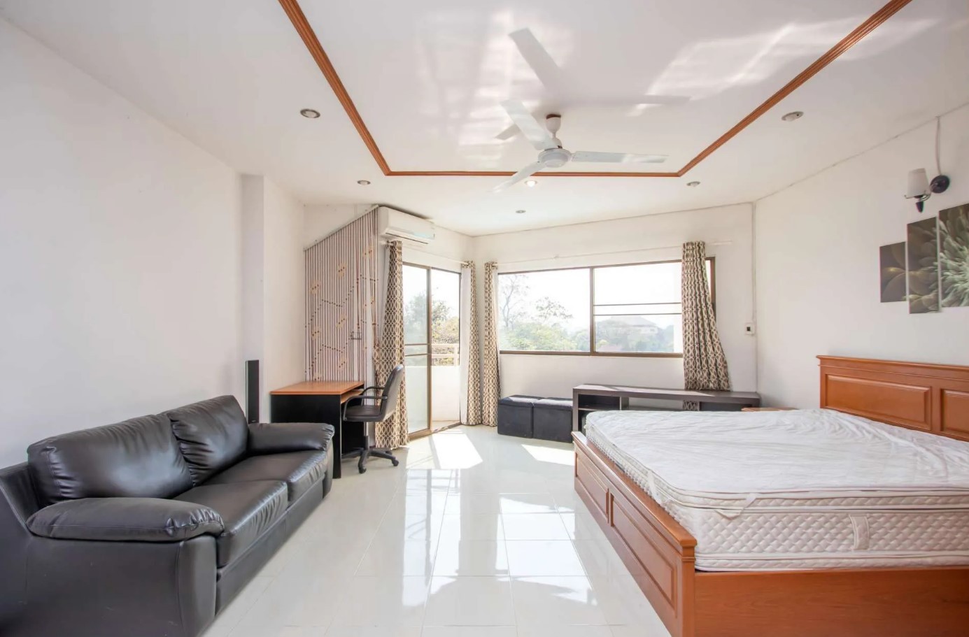 Riverside Condo - Image 1