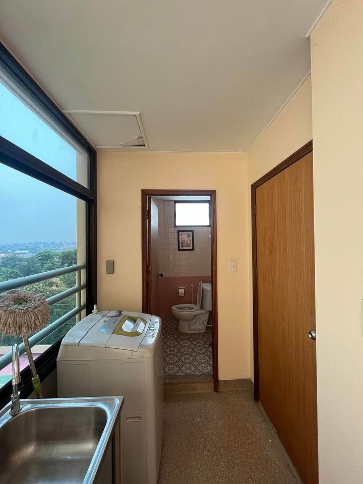 Floral Condo - Image 25