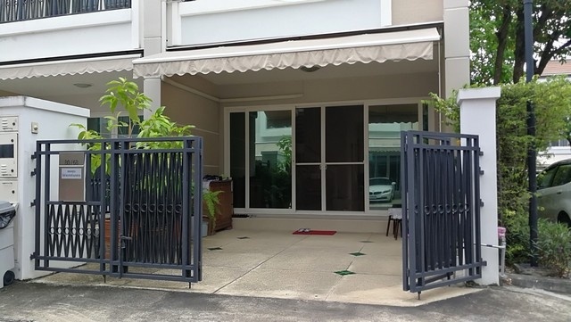 3 Bedroom Townhouse For Rent in Bang Khlo, Bang Kho Laem, Bangkok - Image 2