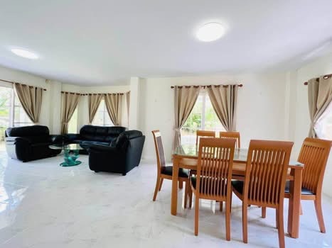 Home in Park - Image 11