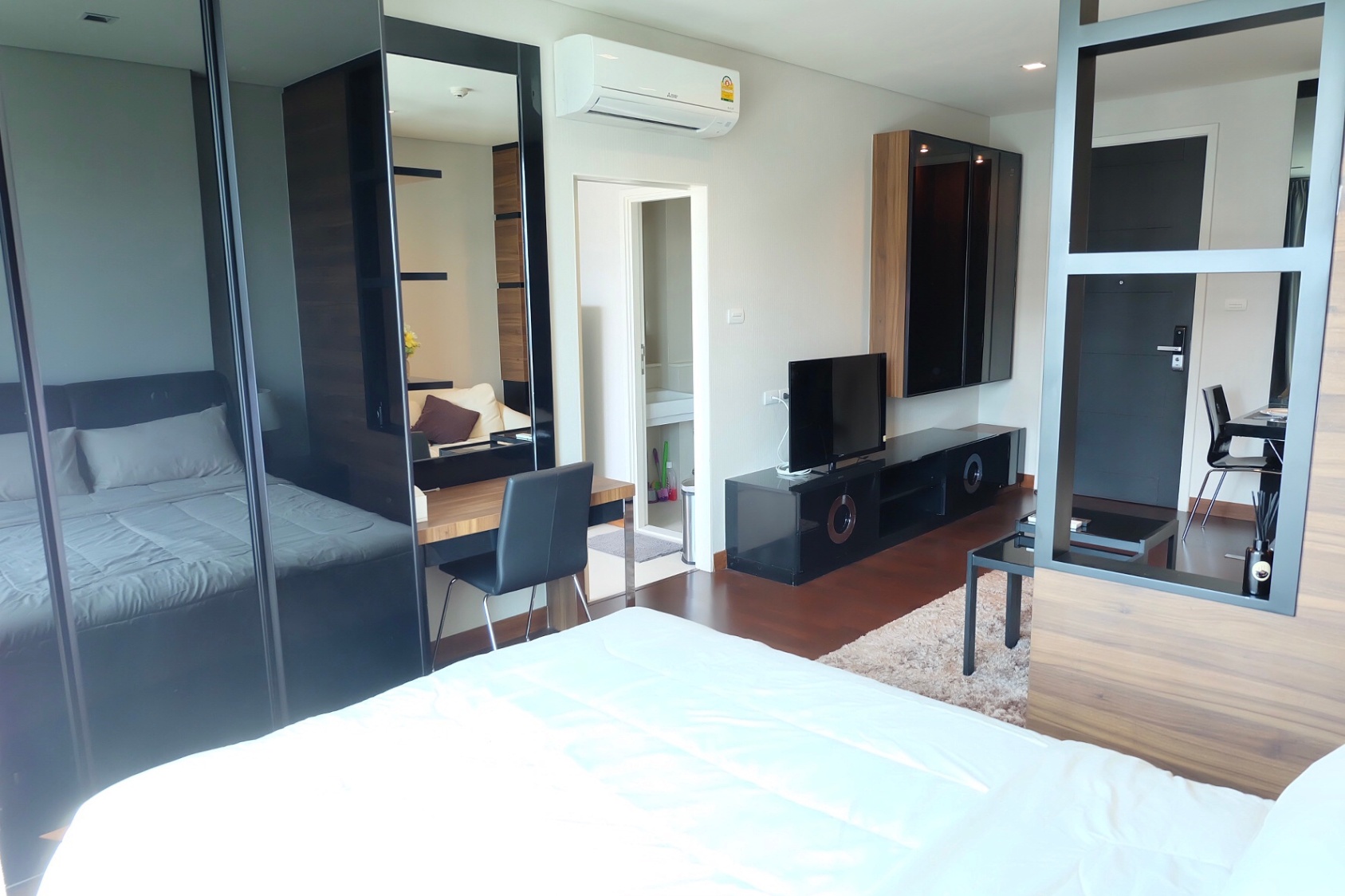 Ivy Thonglor 23 - Image 4