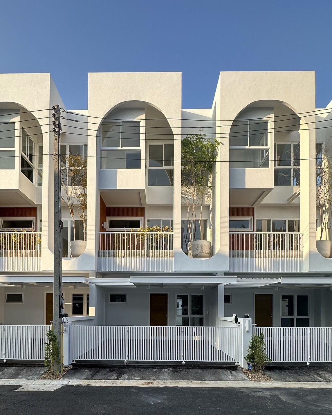 Monotown 3 - San Phi Suea - Image 1