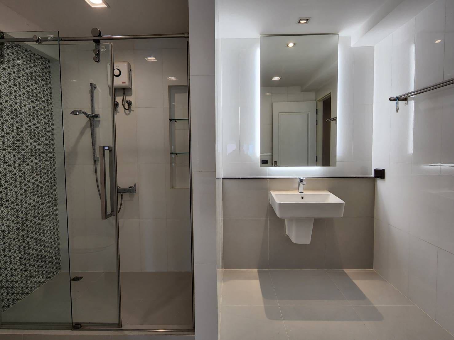 Premier Condominium - Image 17