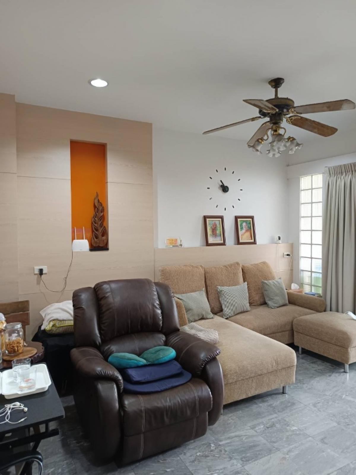 4 Bedroom Townhouse For Sale in Wat Phraya Krai, Bang Kho Laem, Bangkok - Image 2