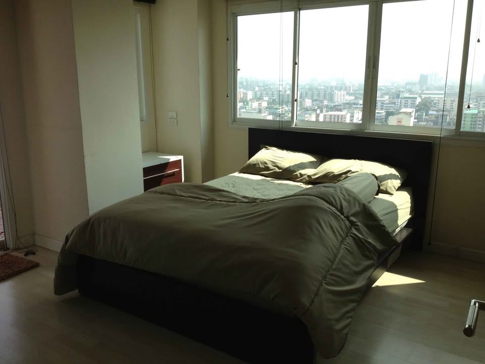 1 Bedroom Condo For Sale in Sam Sen Nok, Huai Khwang, Bangkok - Image 3