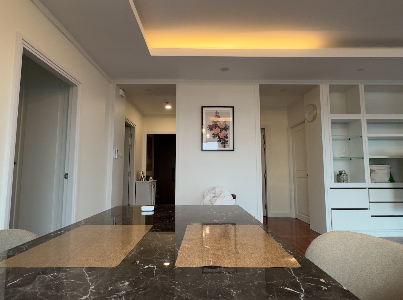 Floral Condo - Image 8