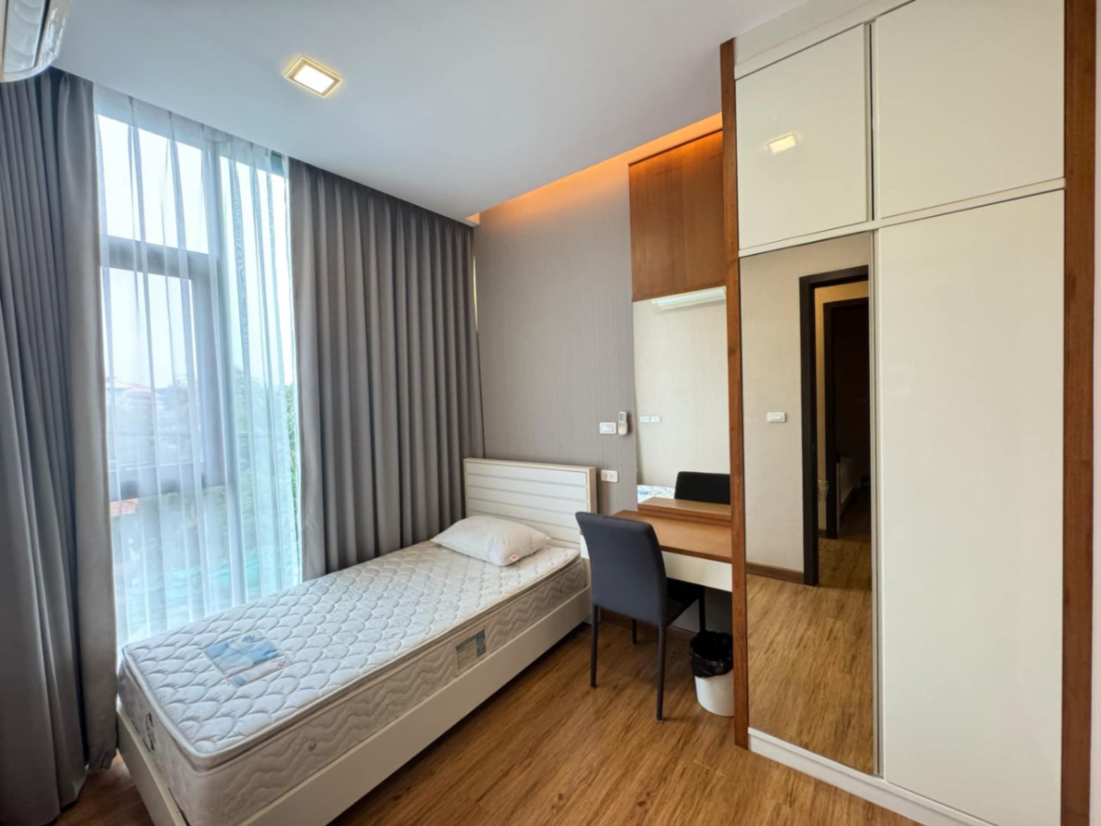 Stylish Condo - Image 12