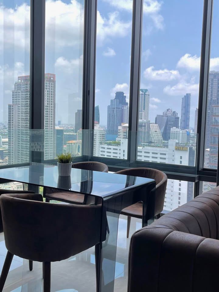 Ashton Silom - Image 28