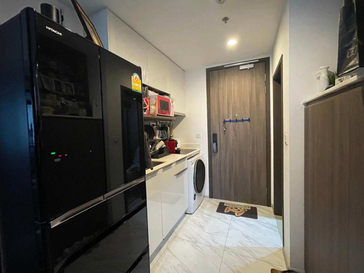 2 Bedroom Condo For Sale in Bang Kapi, Huai Khwang, Bangkok - Image 3