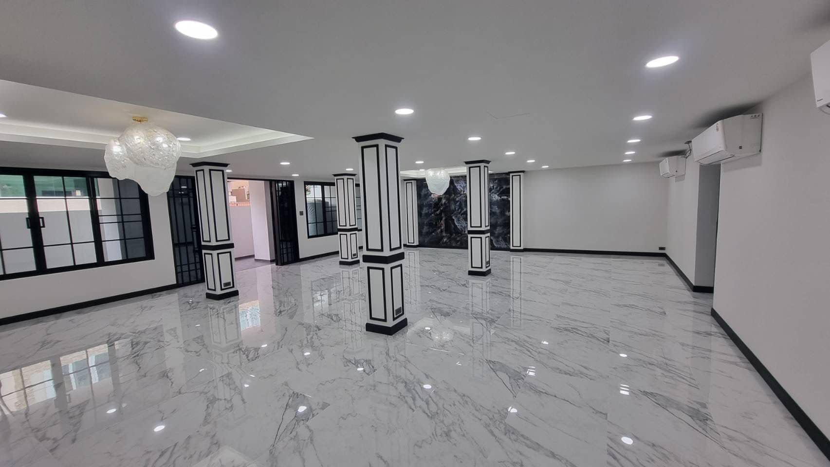 6 卧室 联排别墅  在  - Image 2