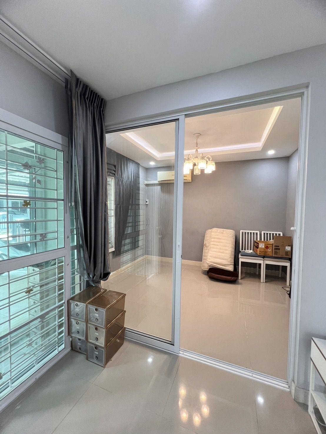 5 Bedroom Townhouse For Sale in Bang Phli Yai, Bang Phli, Samut Prakan - Image 7